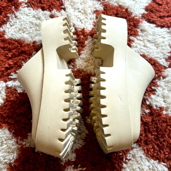 JEFFREY CAMPBELL Lugged Platform Mules CREAM 38 / 7 - Picture 4 of 4